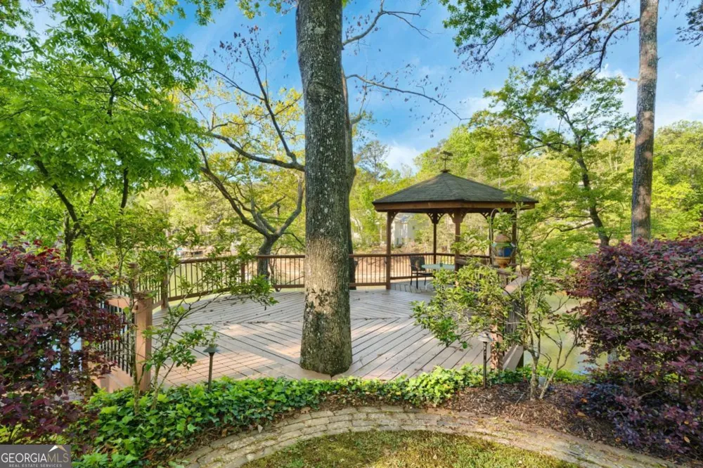 594 Hilltop LN Berkeley Lake, GA 30096