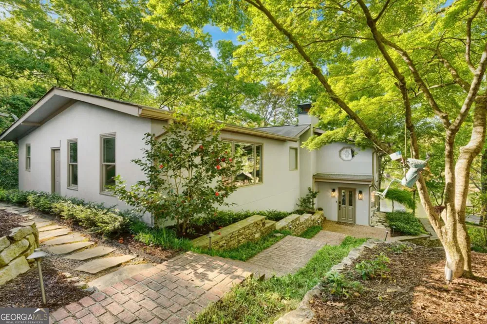 594 Hilltop LN Berkeley Lake, GA 30096