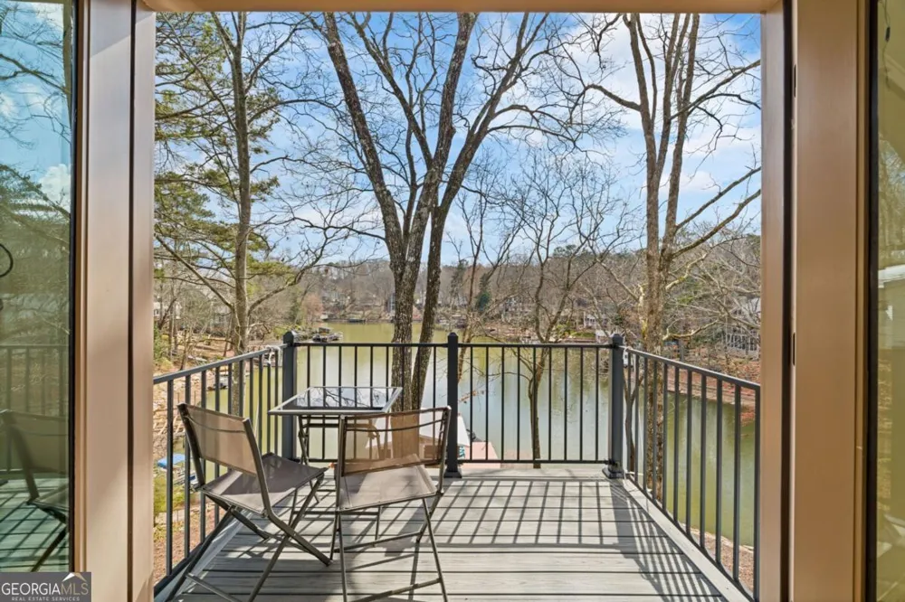 594 Hilltop LN Berkeley Lake, GA 30096
