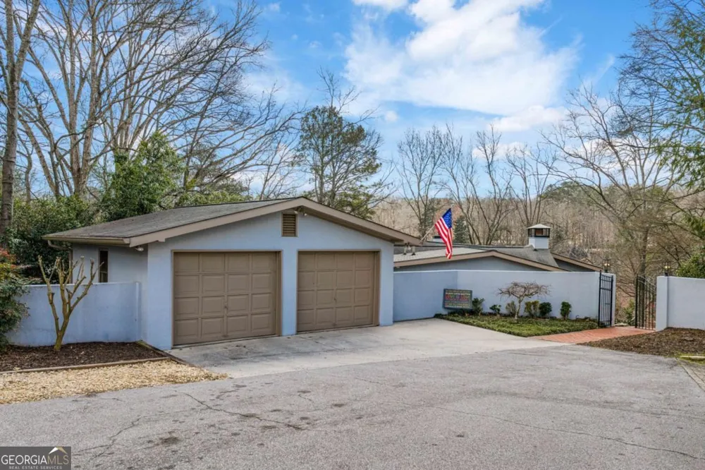 594 Hilltop LN Berkeley Lake, GA 30096