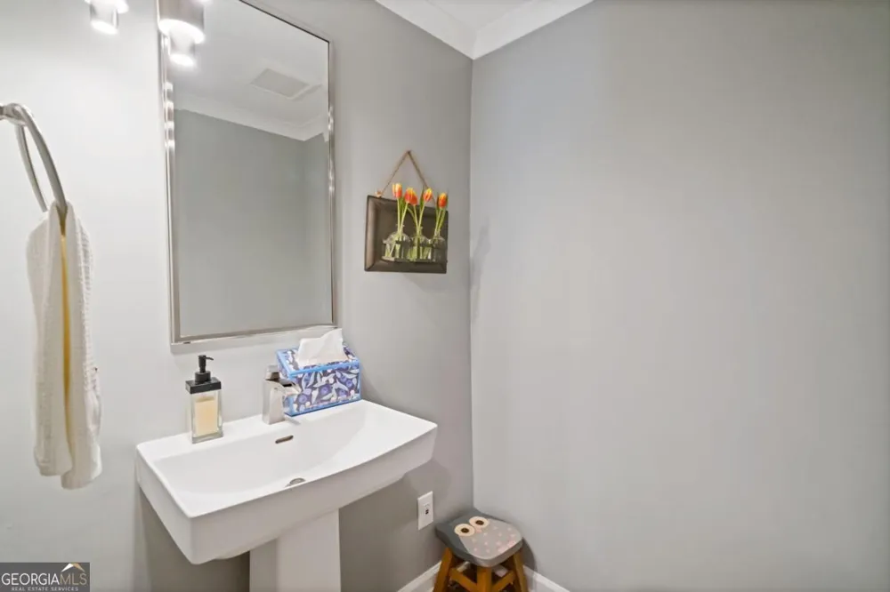 594 Hilltop LN Berkeley Lake, GA 30096