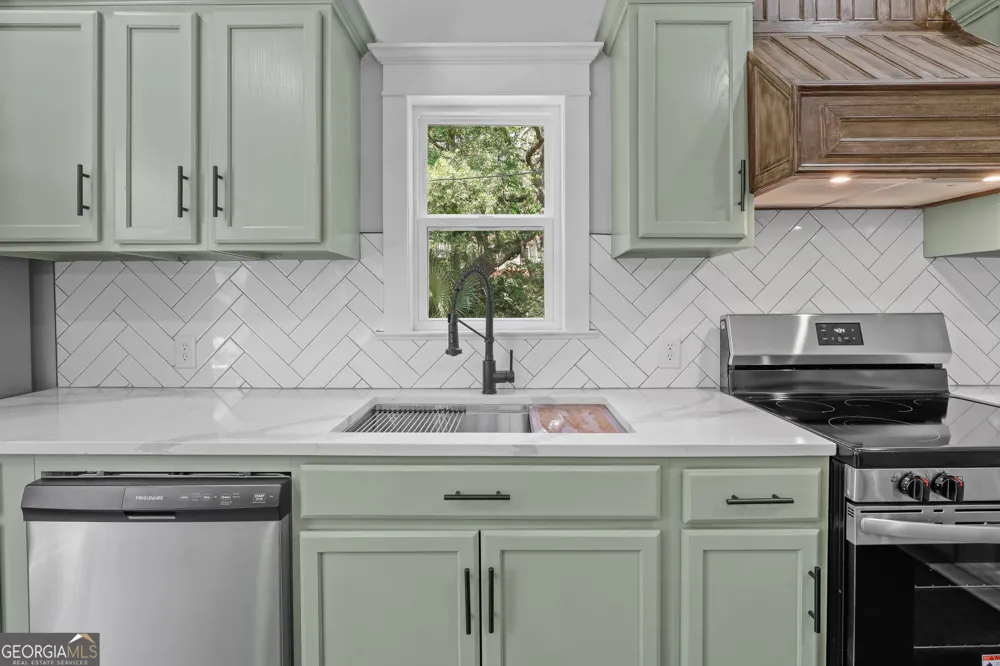 674 Dunlevie RD Allenhurst, GA 31301