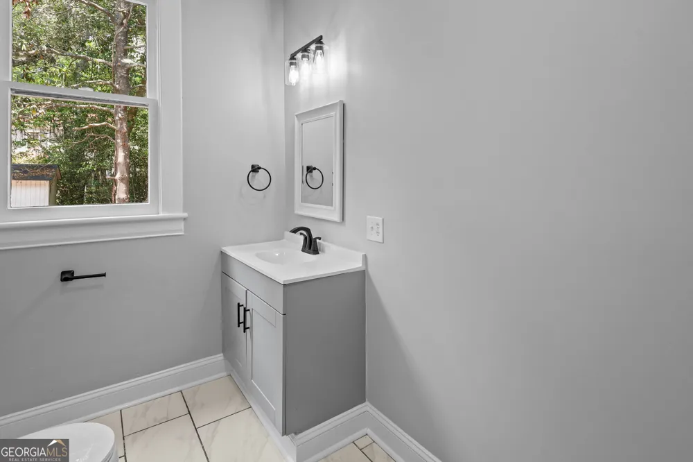 674 Dunlevie RD Allenhurst, GA 31301
