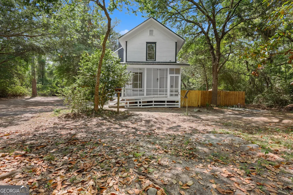 674 Dunlevie RD Allenhurst, GA 31301