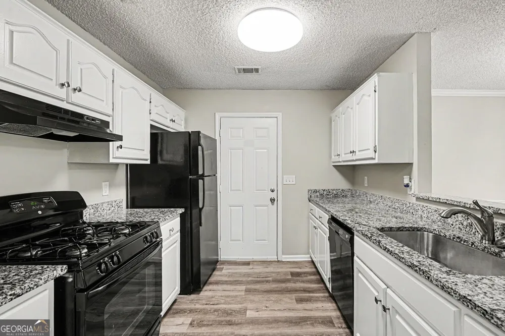 1382 N Hampton DR Hampton, GA 30228