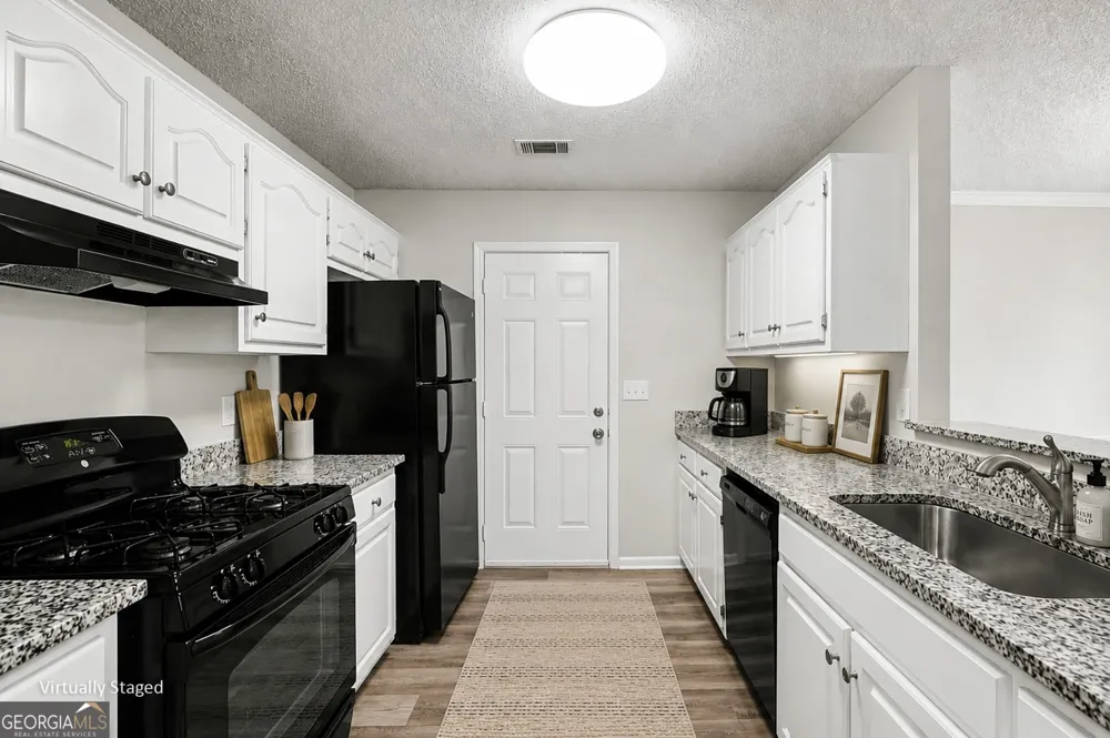 1382 N Hampton DR Hampton, GA 30228