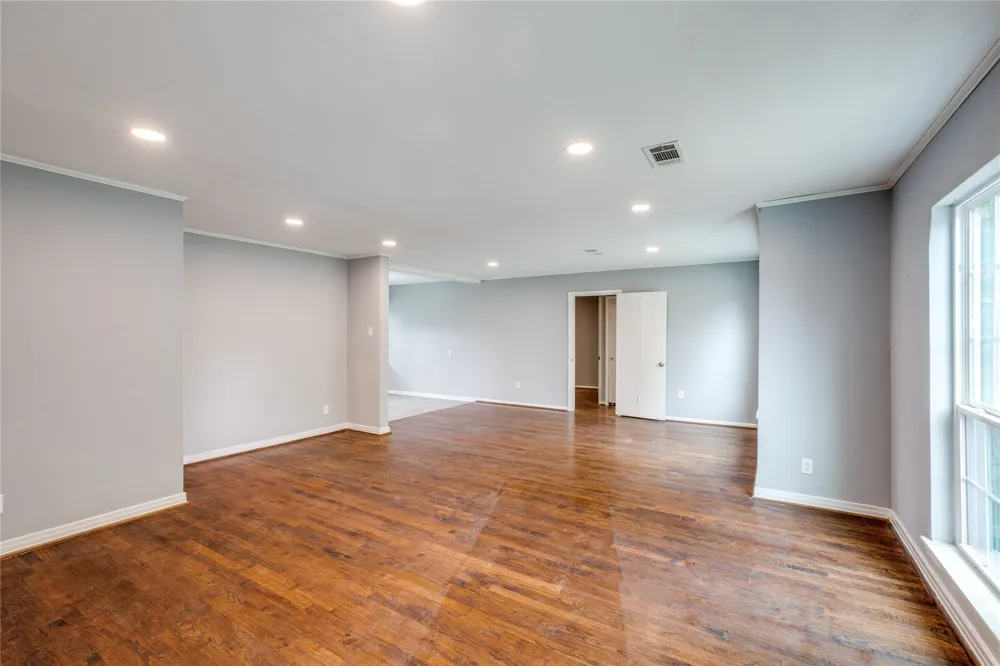 1524 W Lakeside Drive Garland, TX 75042