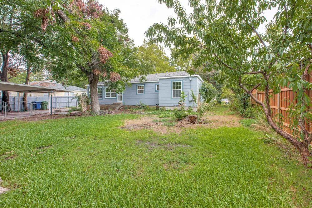 1524 W Lakeside Drive Garland, TX 75042