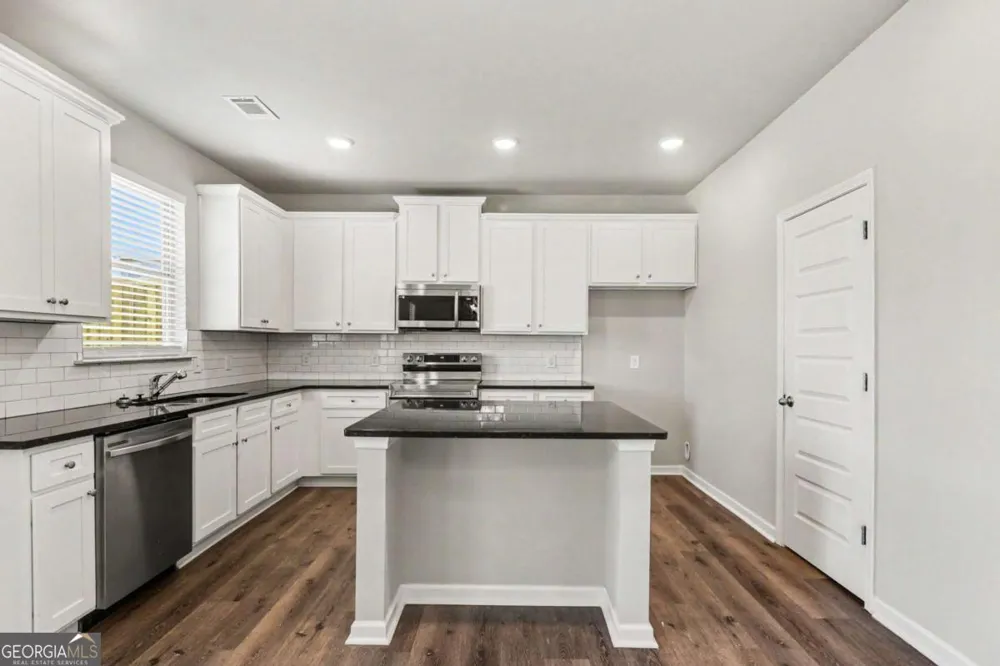 105 Mcentyre CT Calhoun, GA 30701