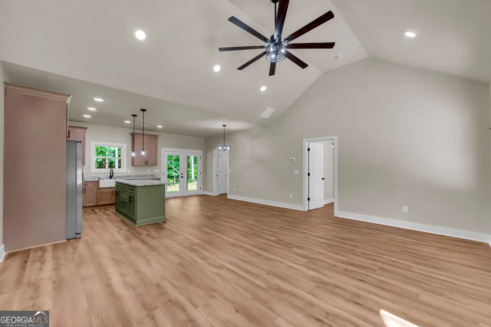 390 Champayne TRL Hartwell, GA 30643