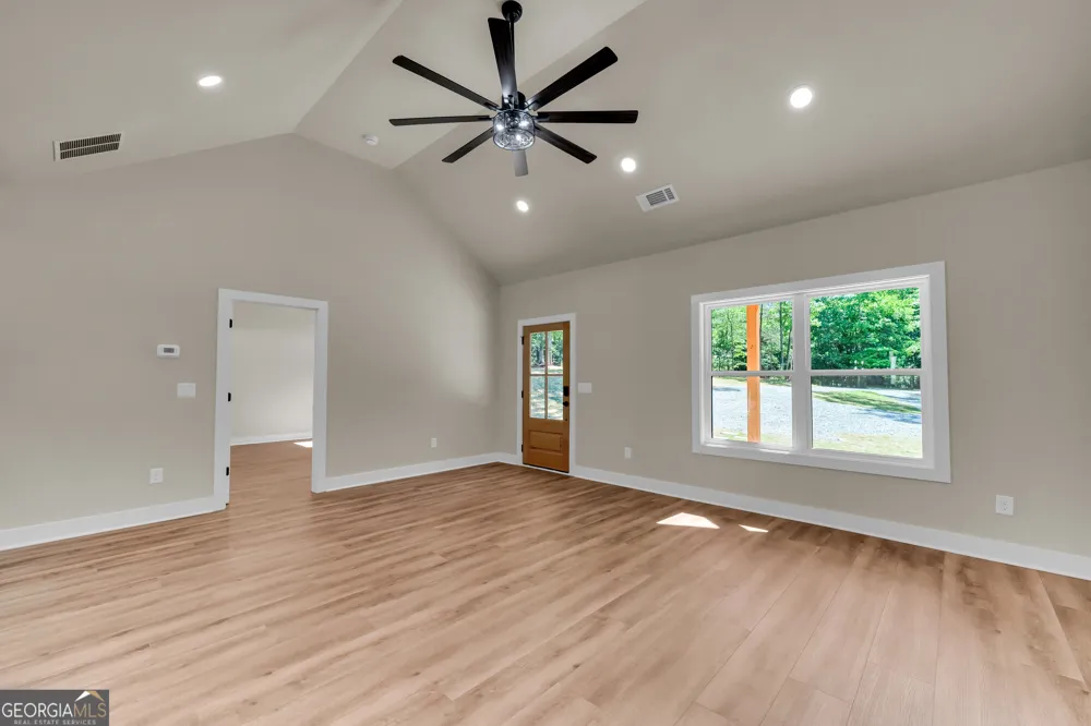 390 Champayne TRL Hartwell, GA 30643