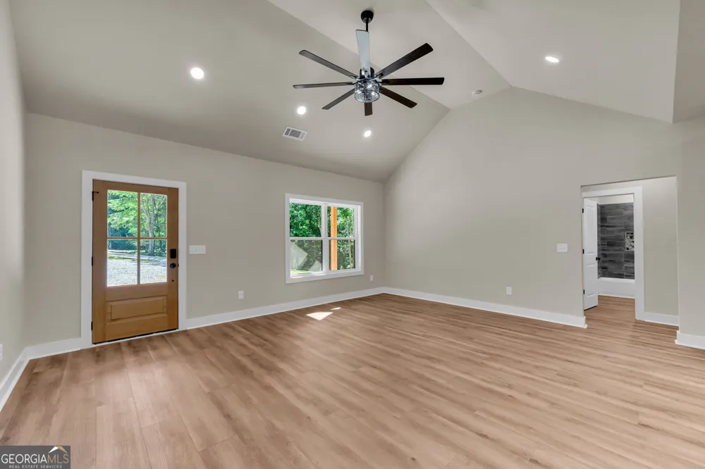 390 Champayne TRL Hartwell, GA 30643