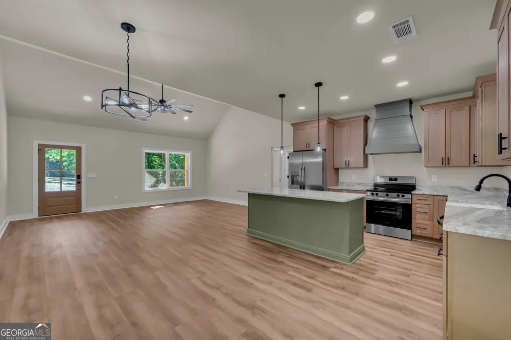 390 Champayne TRL Hartwell, GA 30643