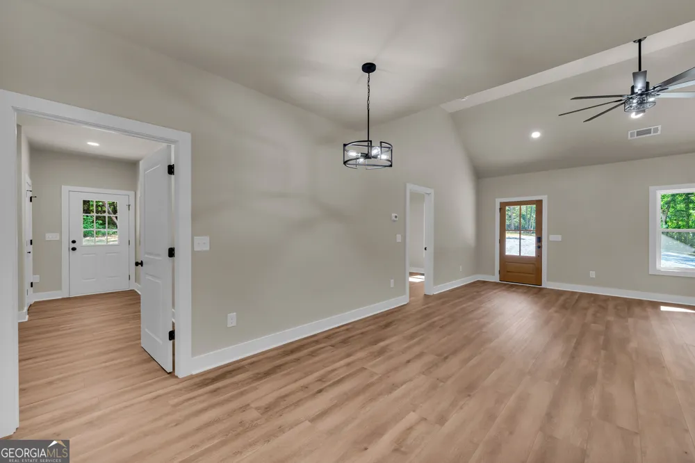 390 Champayne TRL Hartwell, GA 30643