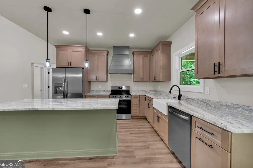 390 Champayne TRL Hartwell, GA 30643