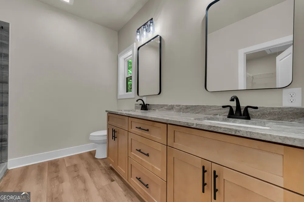 390 Champayne TRL Hartwell, GA 30643