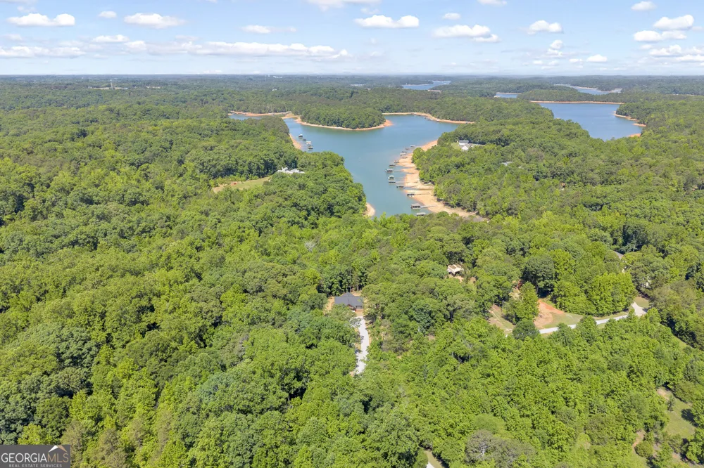 390 Champayne TRL Hartwell, GA 30643