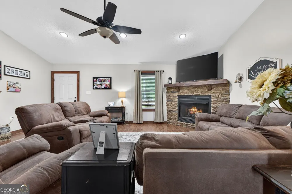454 Tom Bell RD Milner, GA 30257