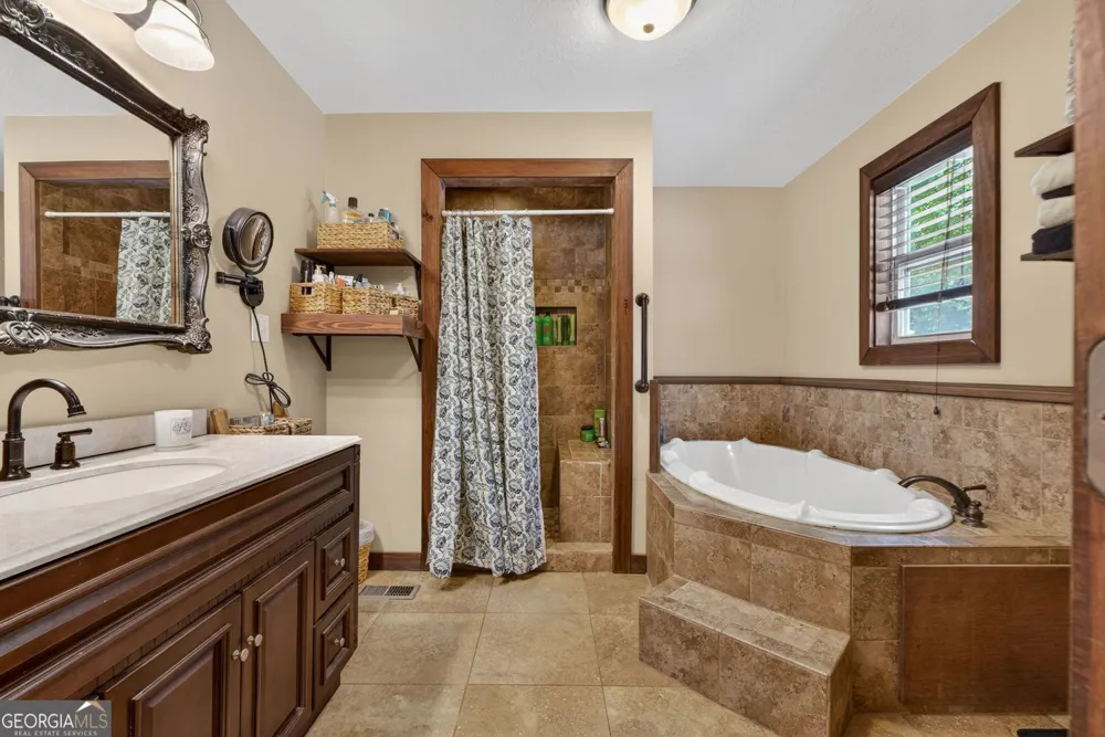 454 Tom Bell RD Milner, GA 30257