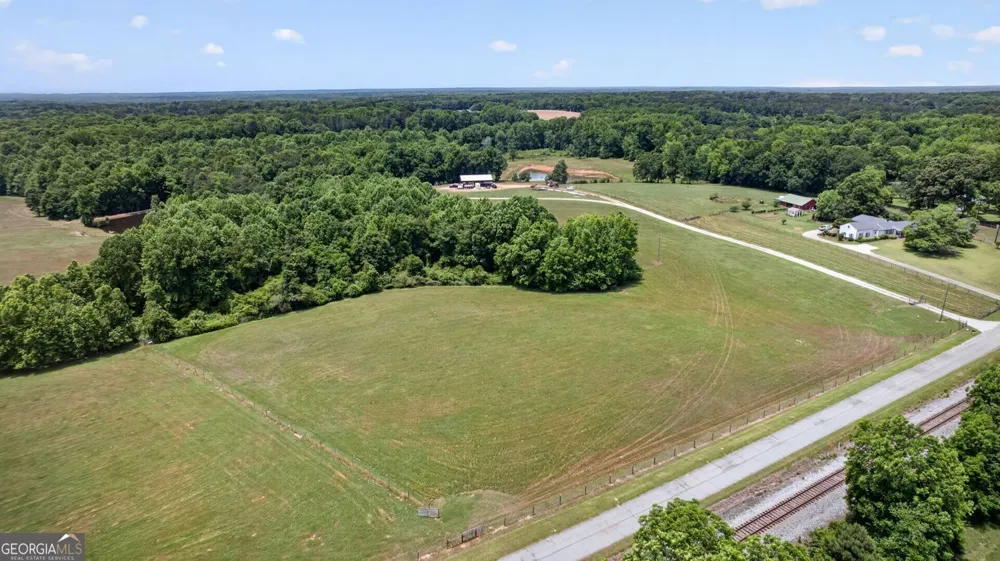 454 Tom Bell RD Milner, GA 30257