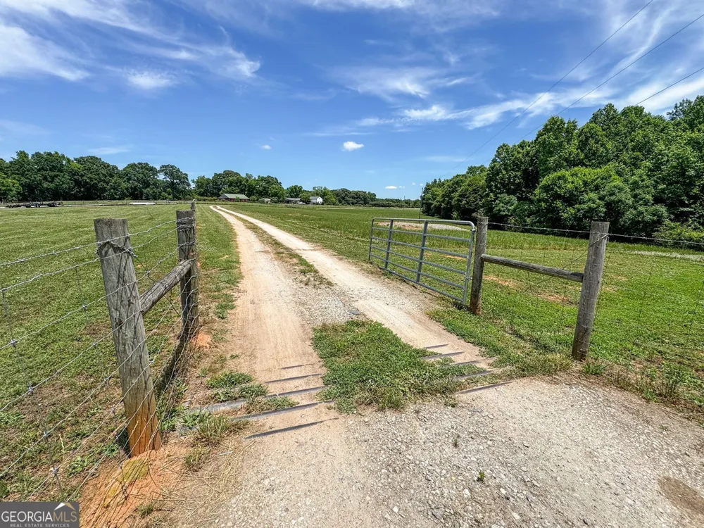 454 Tom Bell RD Milner, GA 30257