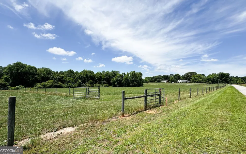 454 Tom Bell RD Milner, GA 30257