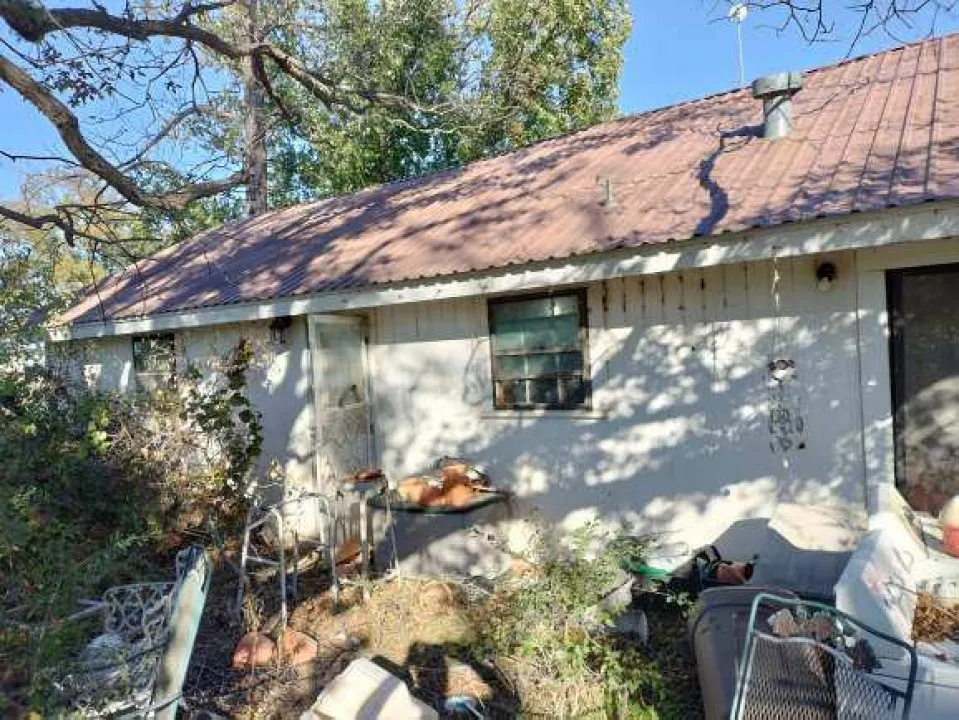 702 Starkey Street Bangs, TX 76823