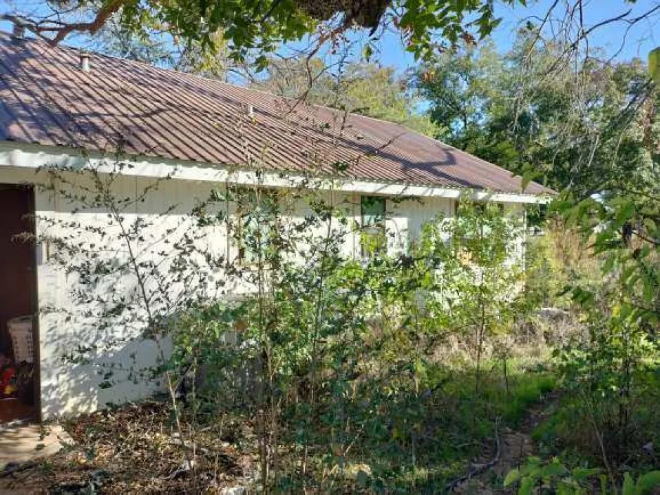 702 Starkey Street Bangs, TX 76823