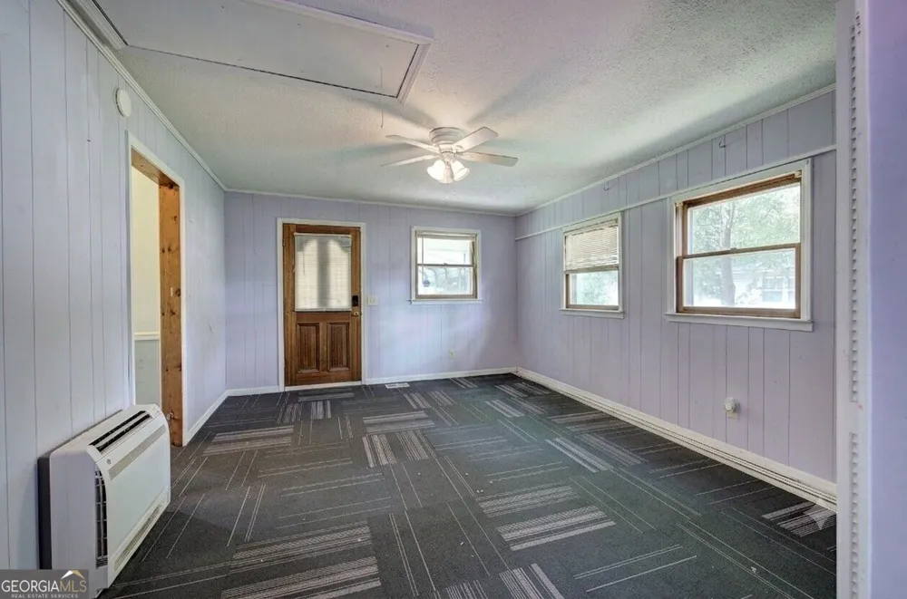 113 Burton DR Calhoun, GA 30701