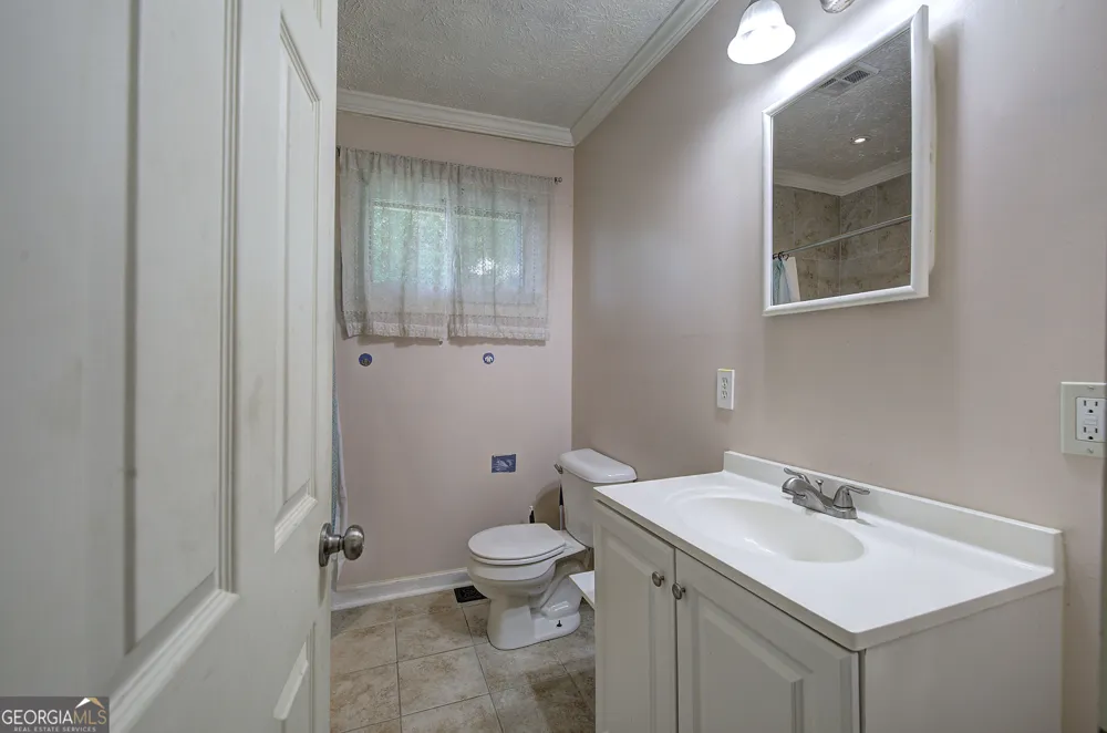 113 Burton DR Calhoun, GA 30701