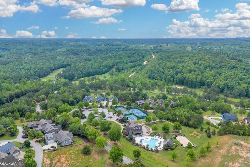 5 Edgewater TRL Toccoa, GA 30577