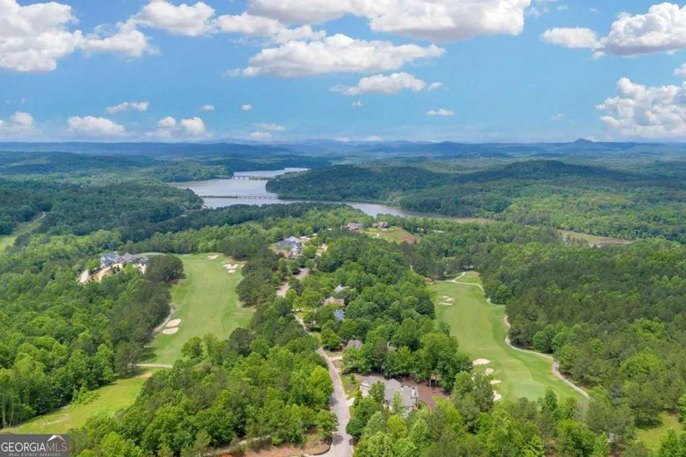 5 Edgewater TRL Toccoa, GA 30577