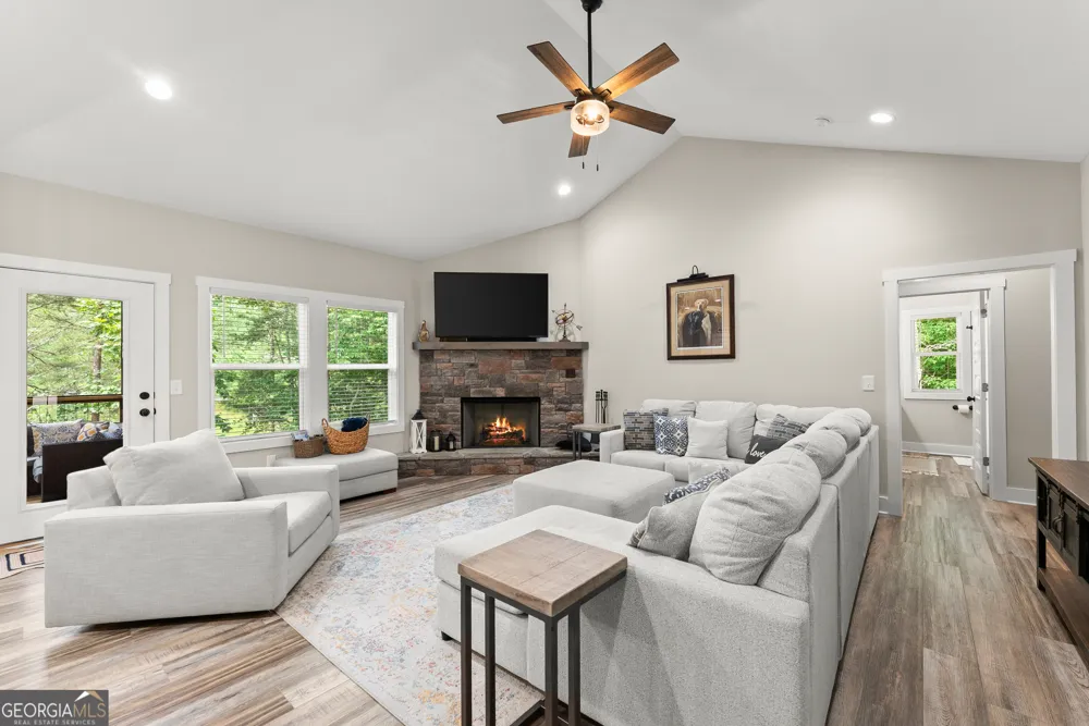35 Chimney LN Cleveland, GA 30528