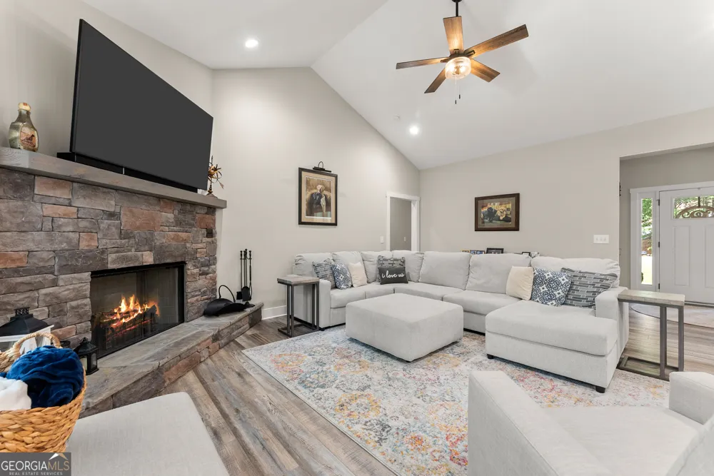 35 Chimney LN Cleveland, GA 30528