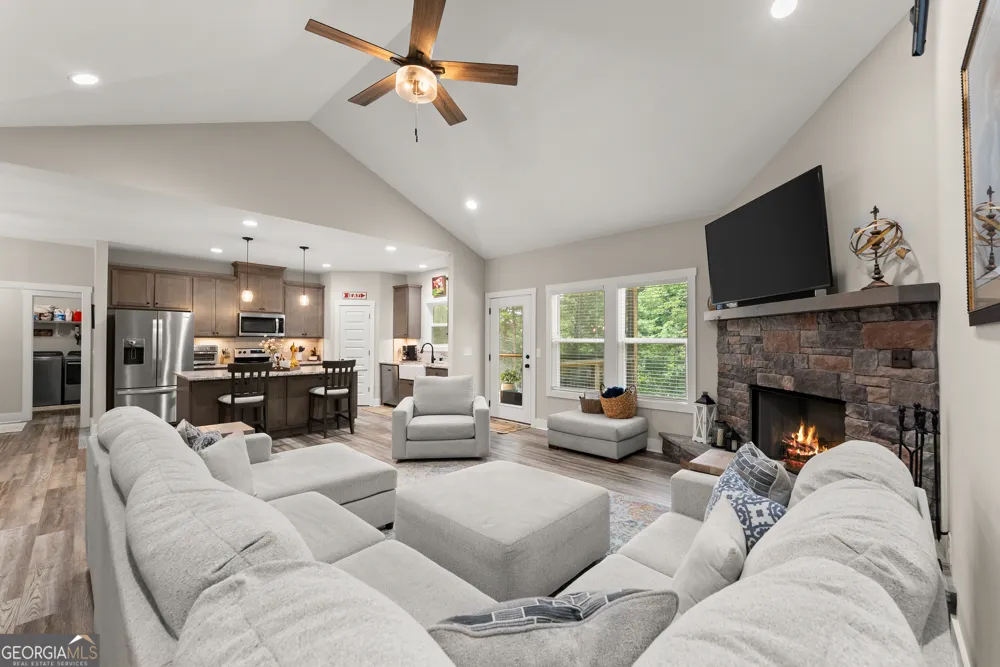 35 Chimney LN Cleveland, GA 30528
