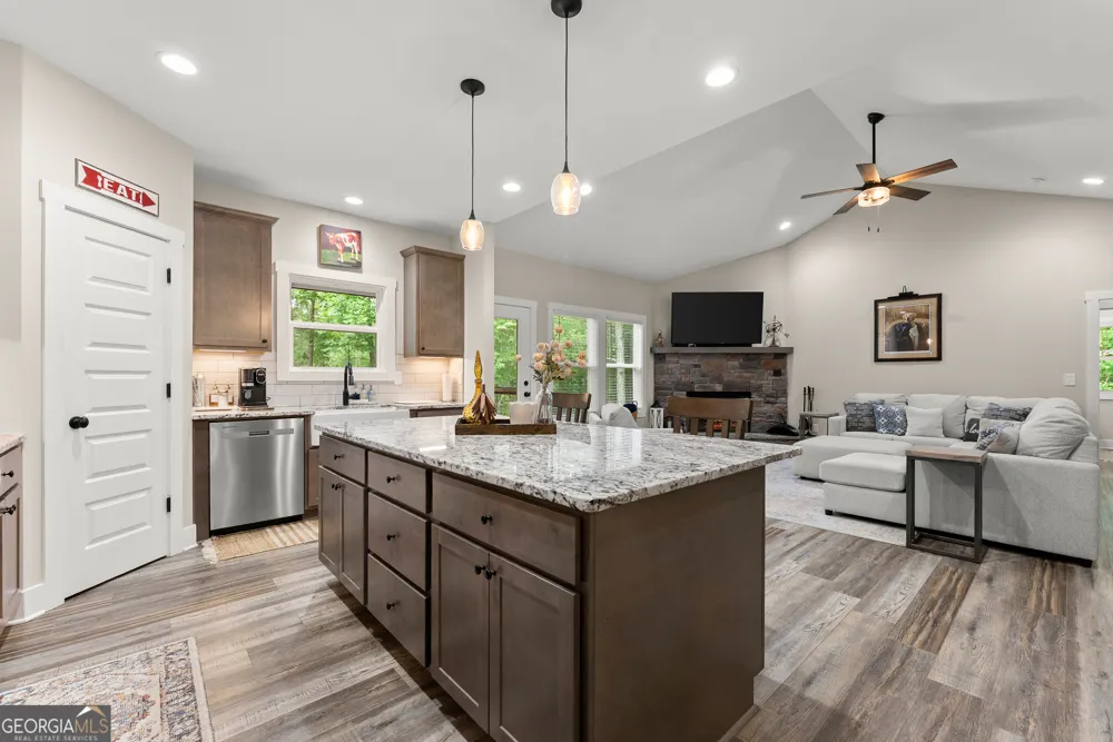 35 Chimney LN Cleveland, GA 30528