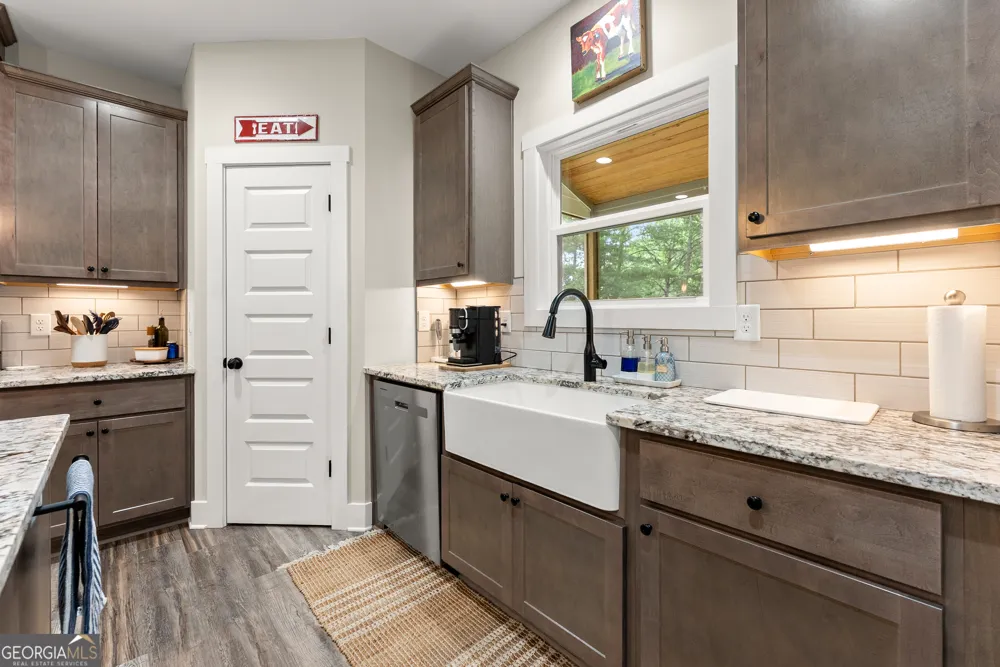 35 Chimney LN Cleveland, GA 30528