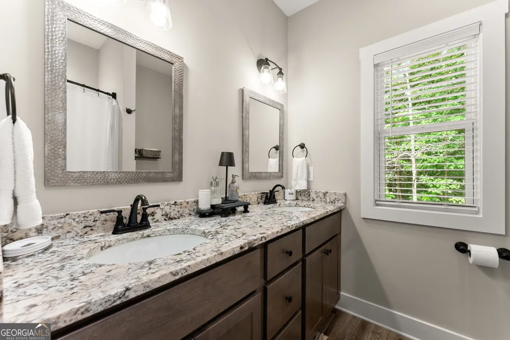 35 Chimney LN Cleveland, GA 30528
