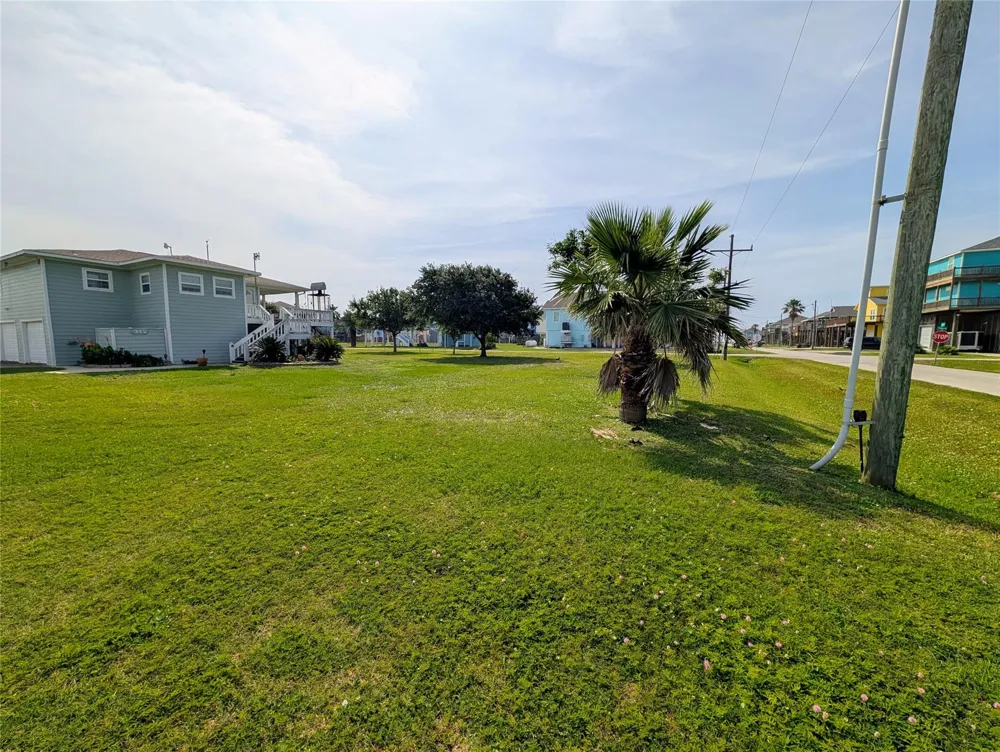 942 Surfview Crystal Beach, TX 77650