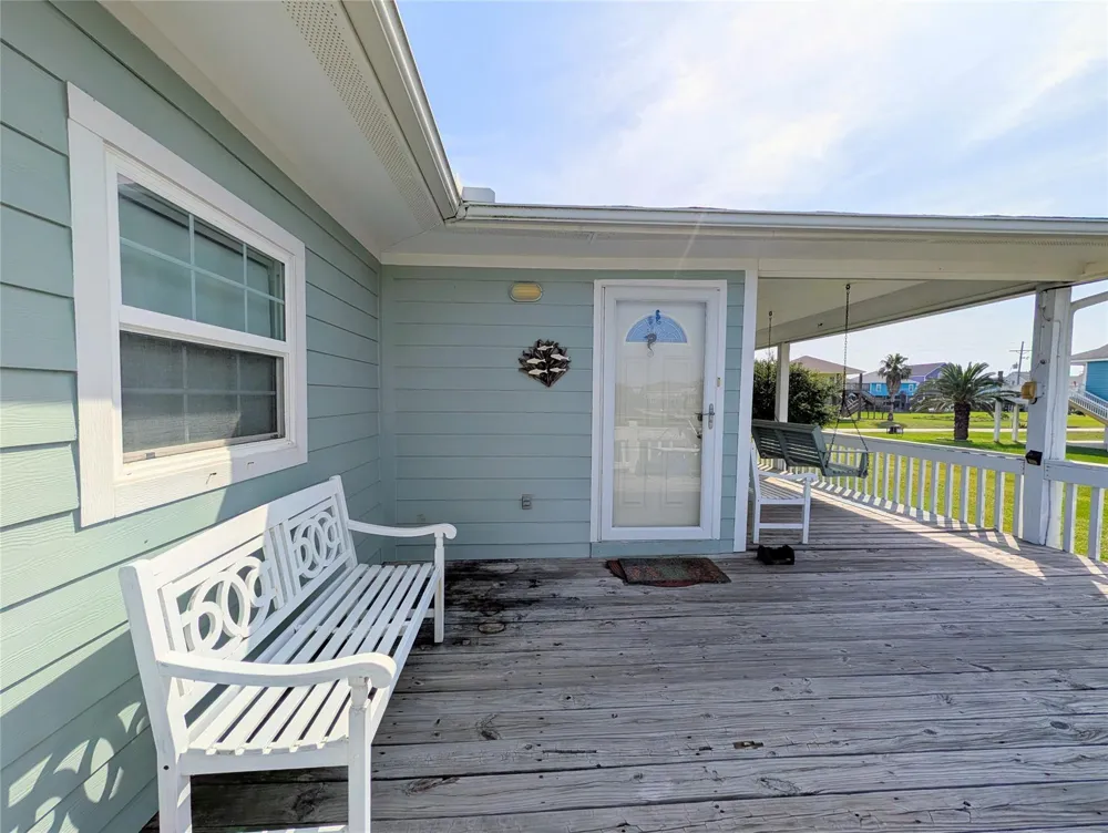 942 Surfview Crystal Beach, TX 77650