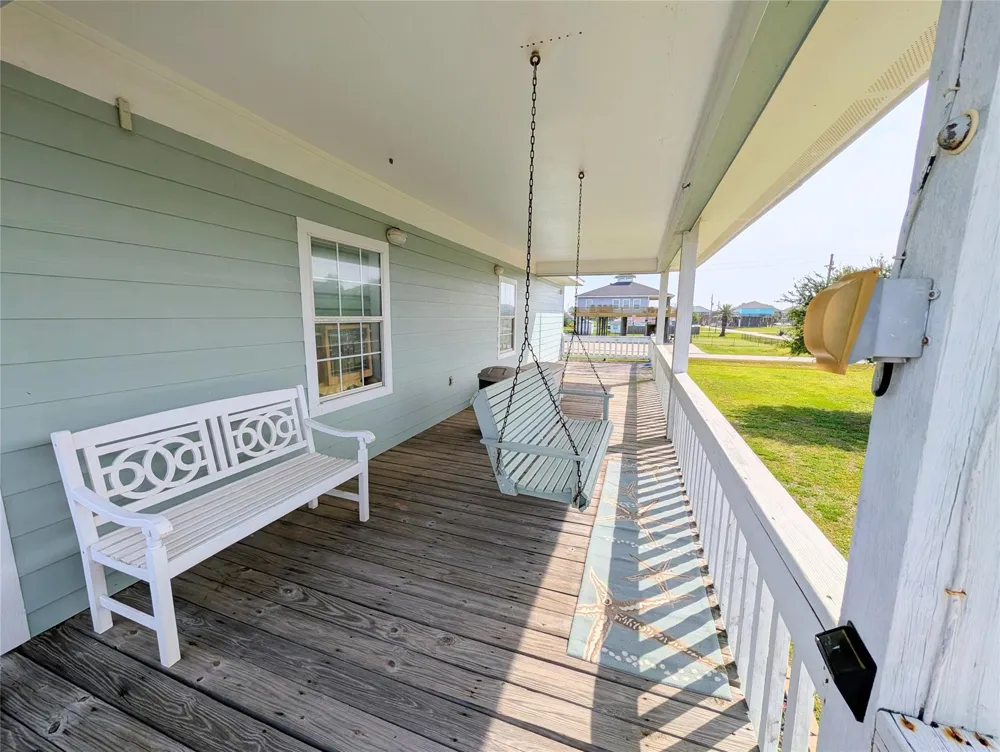 942 Surfview Crystal Beach, TX 77650