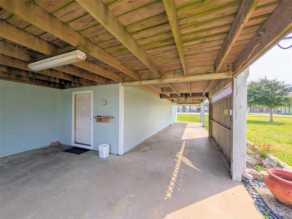 942 Surfview Crystal Beach, TX 77650