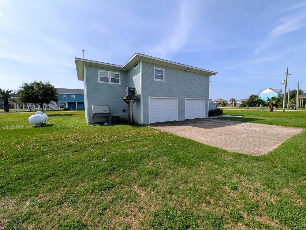 942 Surfview Crystal Beach, TX 77650
