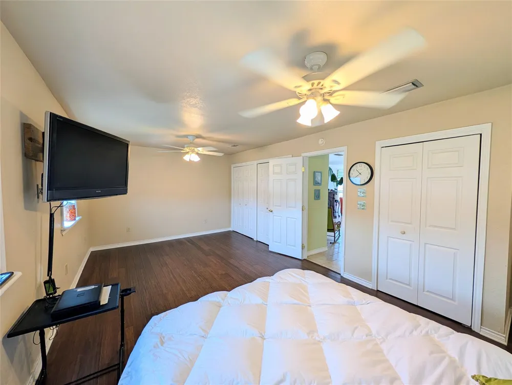 942 Surfview Crystal Beach, TX 77650