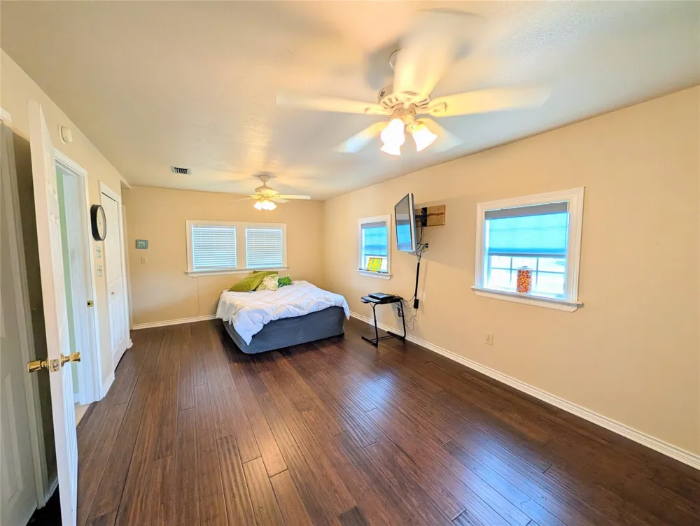 942 Surfview Crystal Beach, TX 77650