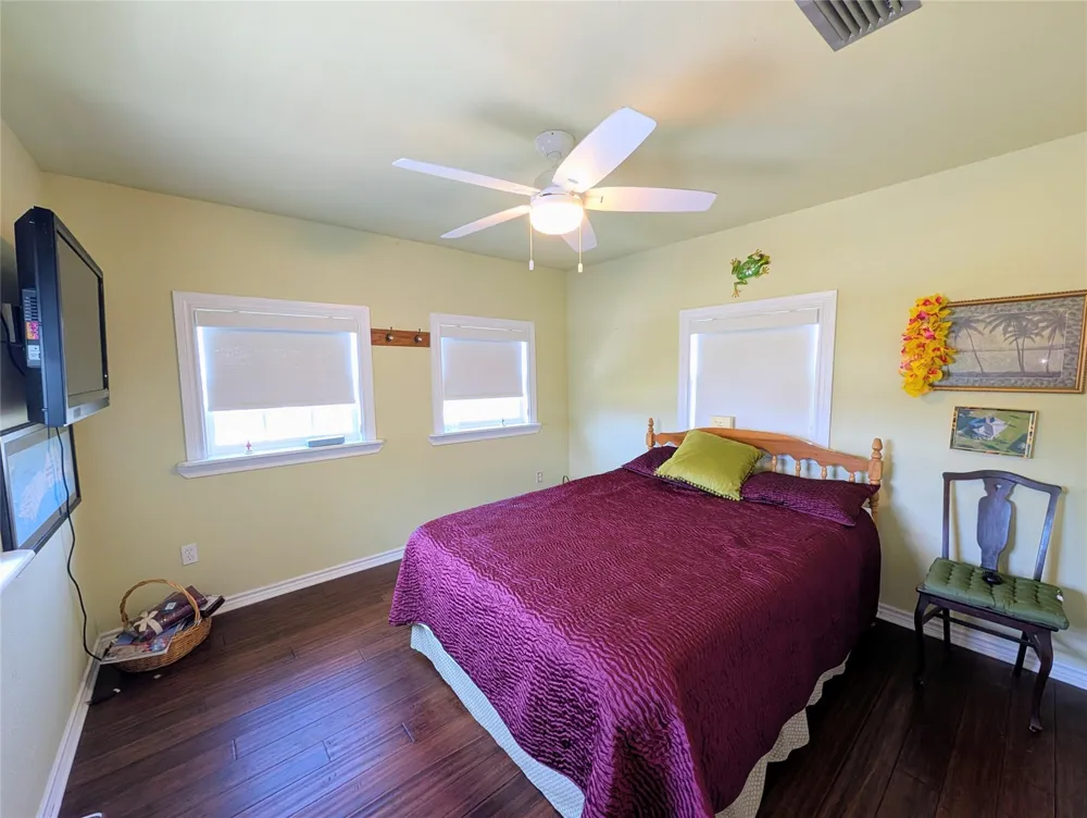 942 Surfview Crystal Beach, TX 77650