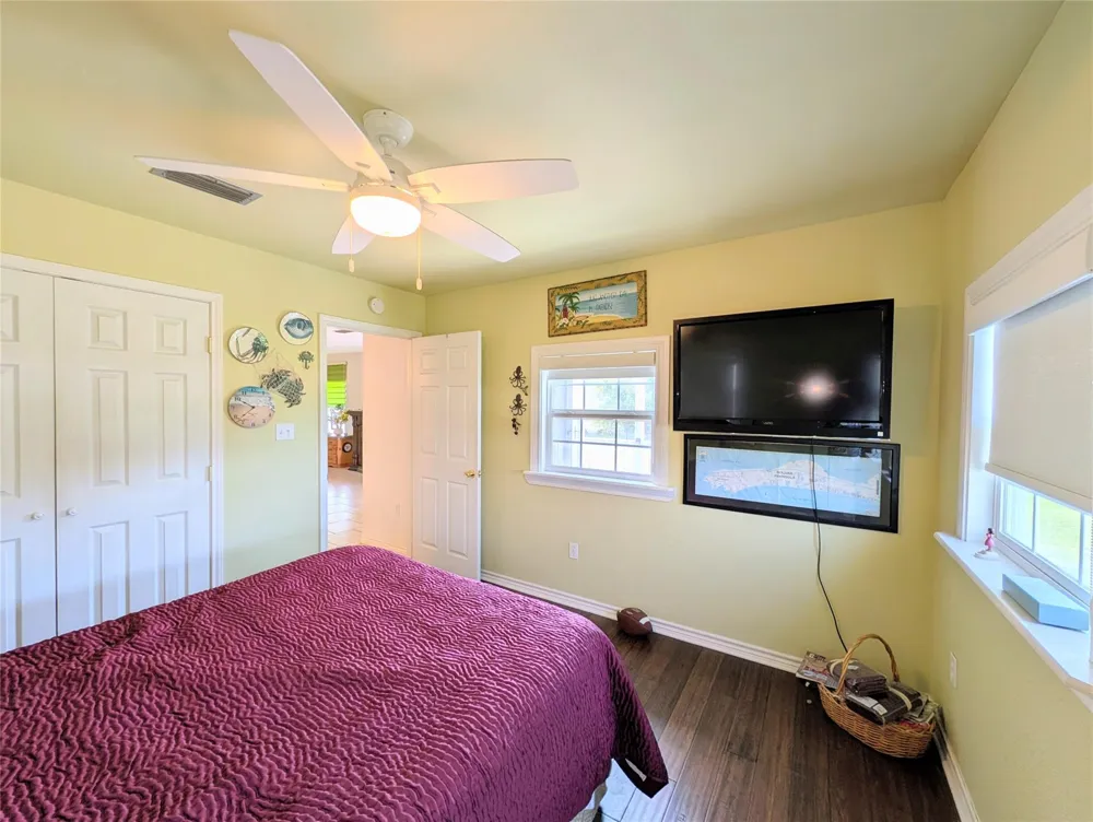 942 Surfview Crystal Beach, TX 77650