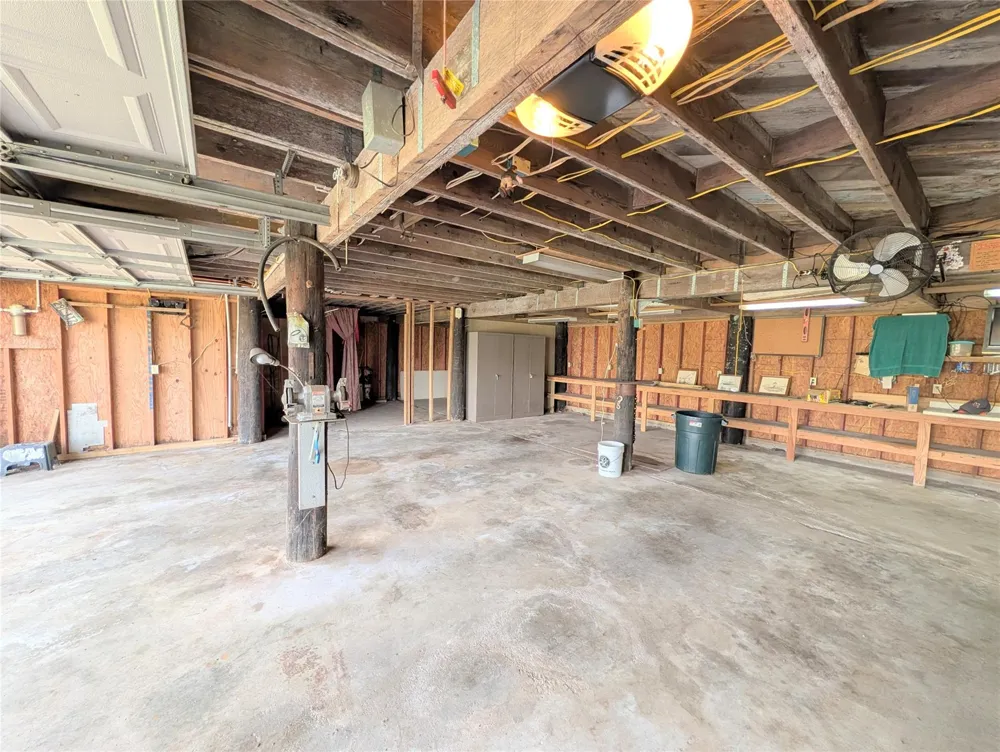 942 Surfview Crystal Beach, TX 77650