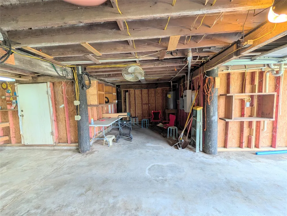 942 Surfview Crystal Beach, TX 77650