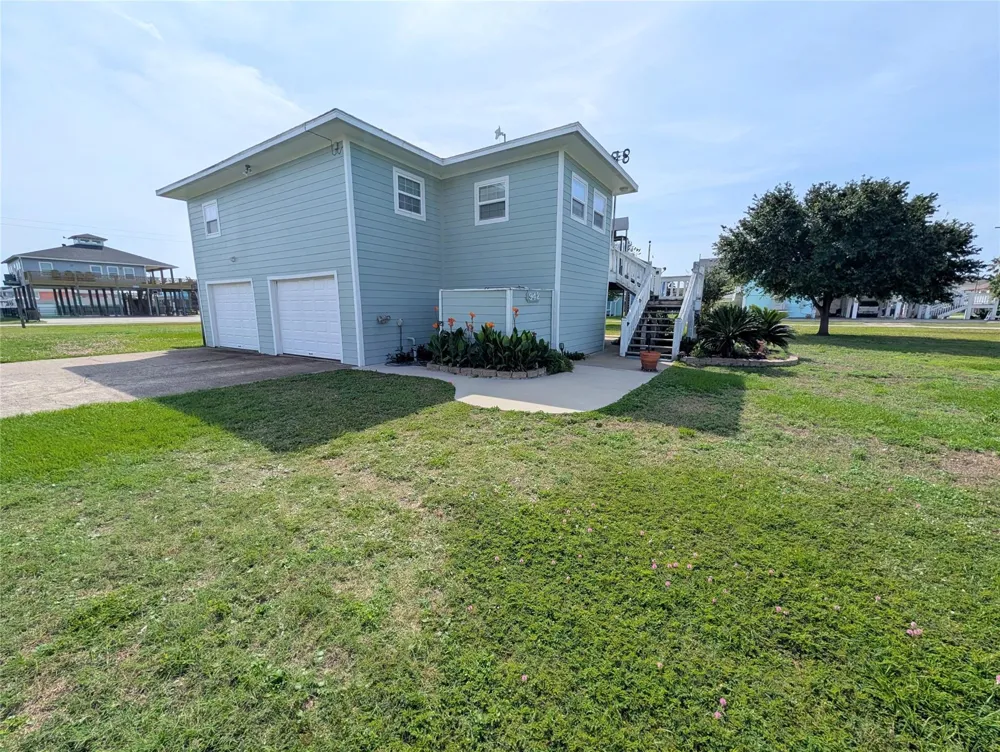 942 Surfview Crystal Beach, TX 77650